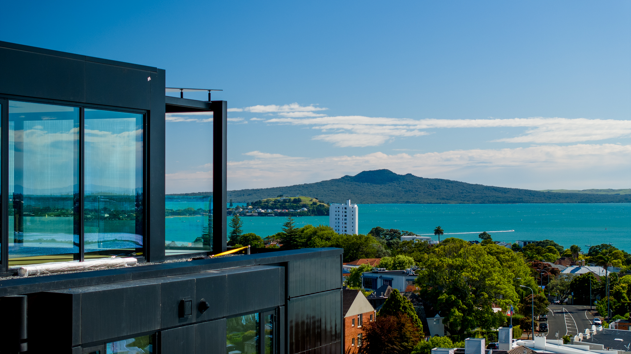 The Collective Force - DHC